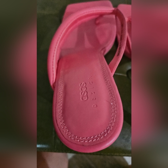 ASOS DESIGN Wide Fit Herring padded Toe Thong Heeled Sabdals. Neon Pink.NWOT - Picture 6 of 16